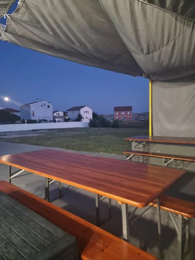 Apartmani Alen Dinjiška 0*,  Croácia